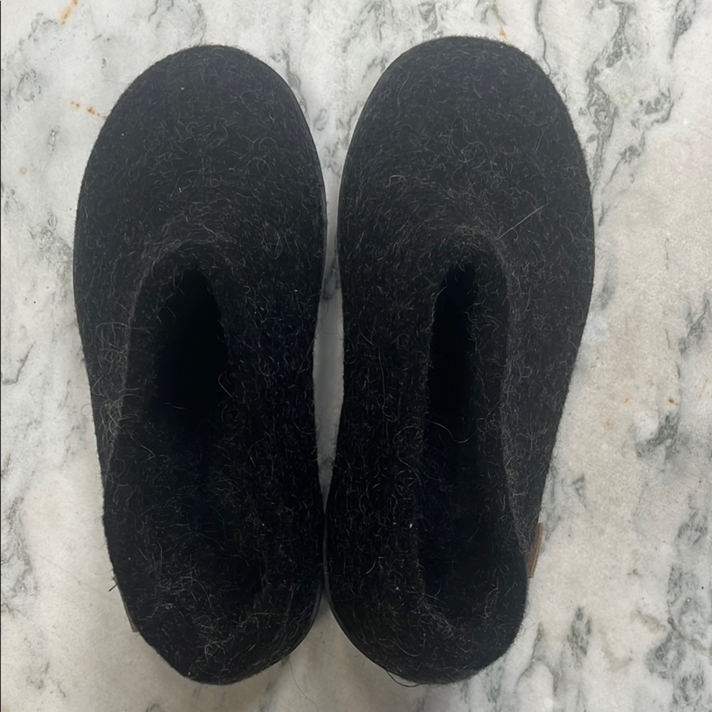 Never worn Glerups w/rubber sole